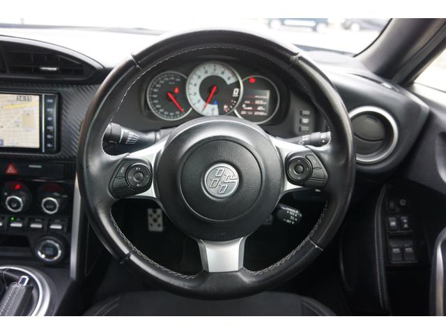 ８６ ＧＴ　モデリスタエアロパーツ　ナビ　ＴＶ　６ＭＴ　ＬＥＤヘッドランプ　スマートキー　電動格納ミラー　アルミホイール　盗難防止システム　衝突安全ボディ　ＡＢＳ　ＥＳＣ　エアコン　パワーステアリング（3枚目）