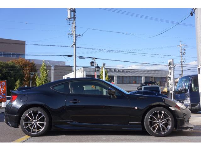 ８６ ＧＴ　モデリスタエアロパーツ　ナビ　ＴＶ　６ＭＴ　ＬＥＤヘッドランプ　スマートキー　電動格納ミラー　アルミホイール　盗難防止システム　衝突安全ボディ　ＡＢＳ　ＥＳＣ　エアコン　パワーステアリング（15枚目）