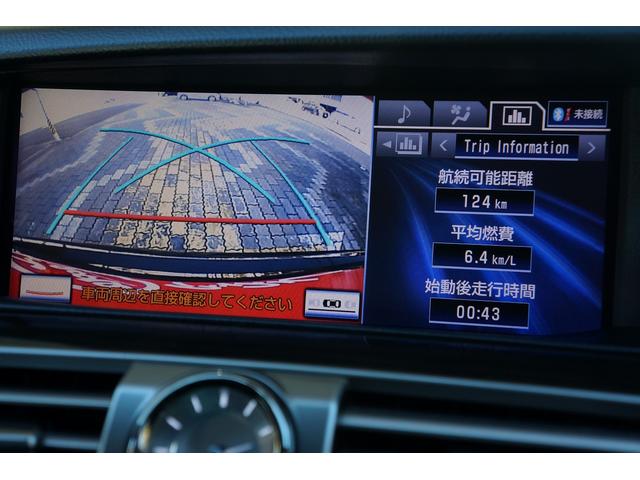 �M�������o�[�X�ɓ����Ǝԗ�����̉f�����f���o���A�o�b�N���̌�����E���T�|�[�g���郊���r���[�J�����I