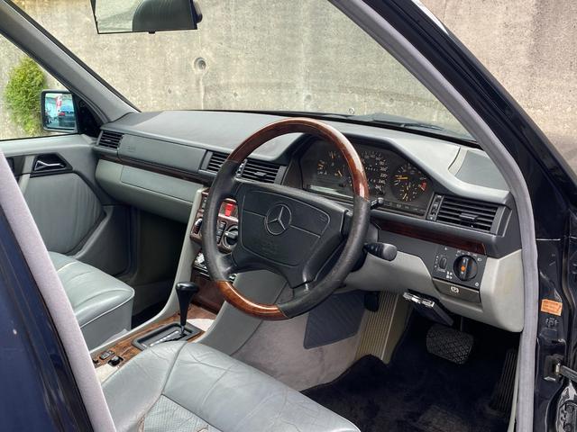 Eクラスステーションワゴン E320ステーションワゴン リミテッド ディーラー車・限定車・レザーシート・シートヒーター・サンルーフ・社外オーディオ・7人乗り・キーレス(17枚目)