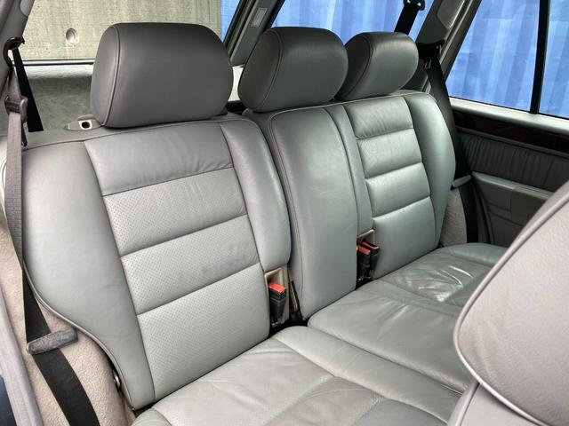 Eクラスステーションワゴン E320ステーションワゴン リミテッド ディーラー車・限定車・レザーシート・シートヒーター・サンルーフ・社外オーディオ・7人乗り・キーレス(19枚目)