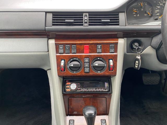 Eクラスステーションワゴン E320ステーションワゴン リミテッド ディーラー車・限定車・レザーシート・シートヒーター・サンルーフ・社外オーディオ・7人乗り・キーレス(25枚目)