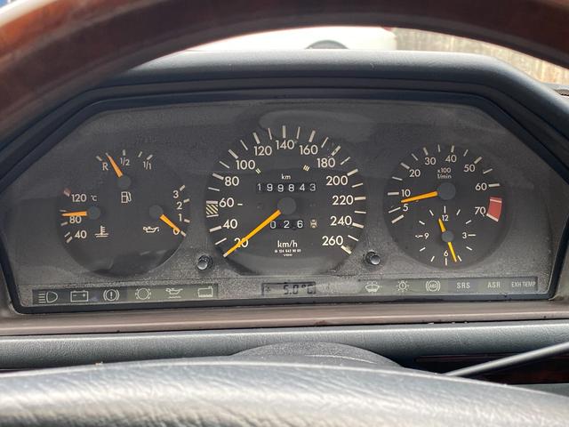 Eクラスステーションワゴン E320ステーションワゴン リミテッド ディーラー車・限定車・レザーシート・シートヒーター・サンルーフ・社外オーディオ・7人乗り・キーレス(27枚目)