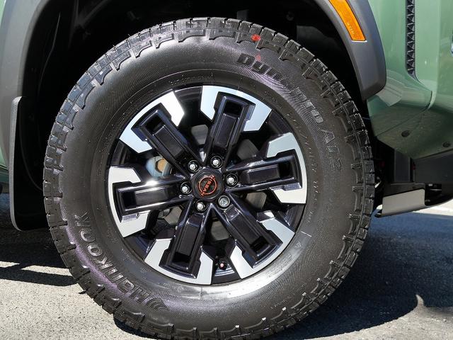 　ＰＲＯ－４Ｘ　４ＷＤ　トノカバー　サイドステップ付き　サンルーフ　３６０°カメラ　ワイヤレスカープレイ　置くだけ充電　シートヒーター　アダプティブクルーズ　ヒッチメンバービルシュタインショック(11枚目)