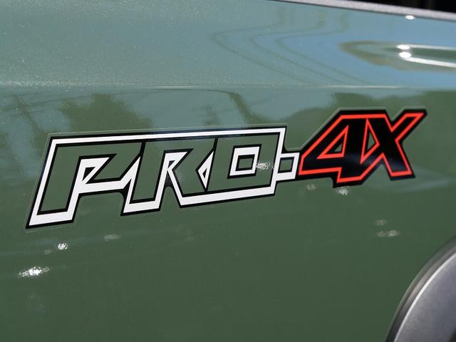 　ＰＲＯ－４Ｘ　４ＷＤ　トノカバー　サイドステップ付き　サンルーフ　３６０°カメラ　ワイヤレスカープレイ　置くだけ充電　シートヒーター　アダプティブクルーズ　ヒッチメンバービルシュタインショック(12枚目)