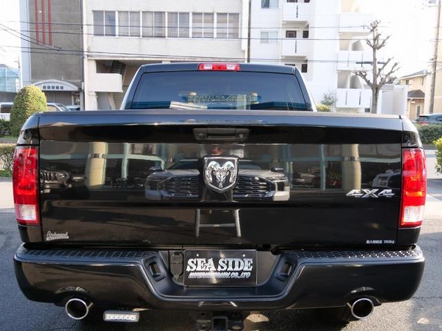 　自社輸入新車並行　２０１８Ｙモデル　ラム　クルーキャブ　４ＷＤ　５．７Ｌ　ＨＥＭＩ　ベンチシート　コラムオートマ　６人乗りベンチシート　デュアルエキゾースト　ヒッチメンバー　ベッドライナー(4枚目)