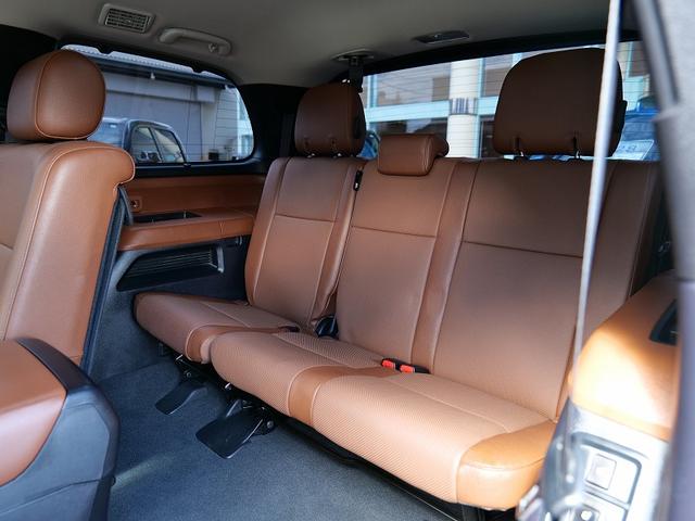 セコイア プラチナム　４ＷＤ　新車並行　１オーナ－車　ガレージ保管　スマートキー＆Ｐ．スタート　サンルーフ　ベンチレーションシート　ＴＳＳ　アップルカープレイ　ＲＡＹＳ１８インチＡＷ　ＴＲＤ　ＰＲＯグリル＆フォグ（14枚目）