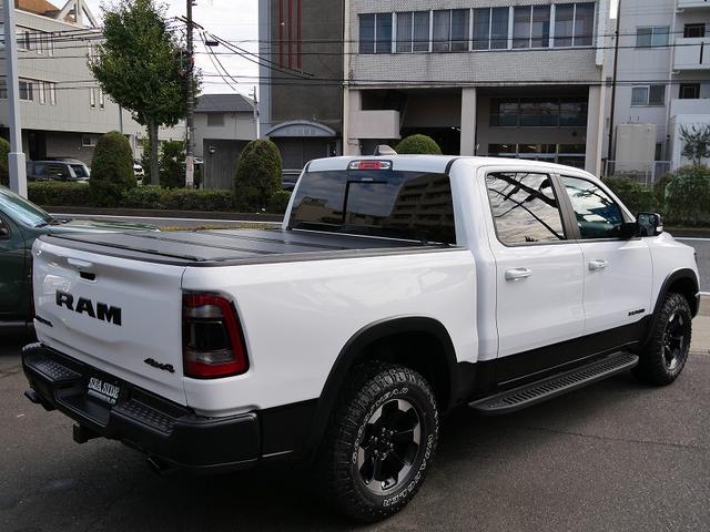 ダッジ・ラム 新車並行車 2021年モデル REBEL クルーキャブ4WD.パノラマサンルーフ.MOPERトノカバー.Level2イクイップメント.12インチディスプレー.アップルカープレイ.F&Rパークセンサー(4枚目)
