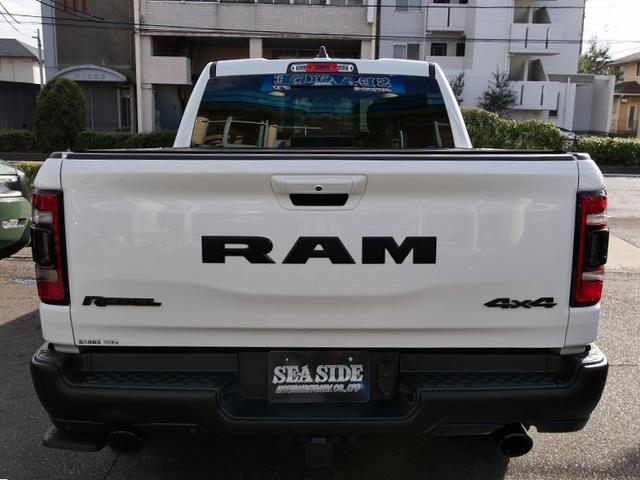 ダッジ・ラム 新車並行車 2021年モデル REBEL クルーキャブ4WD.パノラマサンルーフ.MOPERトノカバー.Level2イクイップメント.12インチディスプレー.アップルカープレイ.F&Rパークセンサー(5枚目)