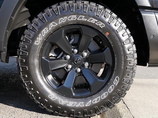 ダッジ・ラム ２０２２ｙモデル　新車並行車　ＣＲＥＷ　ＣＡＢ　ＲＥＢＥＬ　ナイトエディションＰＫＧ　１２インチディスプレイオーディオ　アップルカープレイ　シートヒーター　ステアリングヒーター　パワーシート　ＦＳＲカメラ　ＬＥＤヘッドライト　サイドステップ　三分割トノカバー（12枚目）