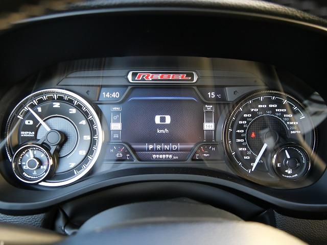 ダッジ・ラム ２０２２ｙモデル　新車並行車　ＣＲＥＷ　ＣＡＢ　ＲＥＢＥＬ　ナイトエディションＰＫＧ　１２インチディスプレイオーディオ　アップルカープレイ　シートヒーター　ステアリングヒーター　パワーシート　ＦＳＲカメラ　ＬＥＤヘッドライト　サイドステップ　三分割トノカバー（16枚目）