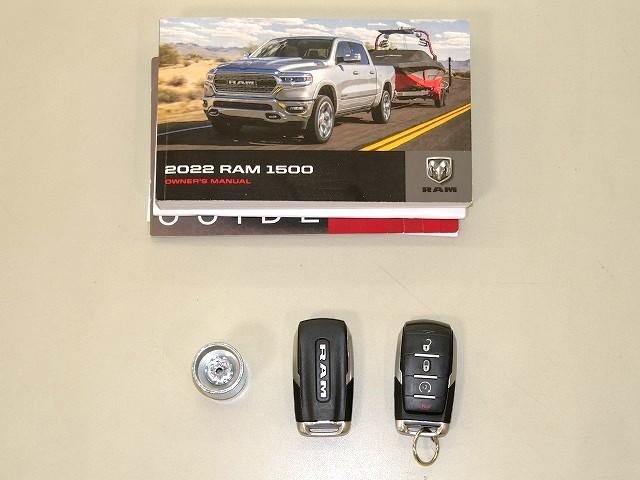 ダッジ・ラム ２０２２ｙモデル　新車並行車　ＣＲＥＷ　ＣＡＢ　ＲＥＢＥＬ　ナイトエディションＰＫＧ　１２インチディスプレイオーディオ　アップルカープレイ　シートヒーター　ステアリングヒーター　パワーシート　ＦＳＲカメラ　ＬＥＤヘッドライト　サイドステップ　三分割トノカバー（26枚目）