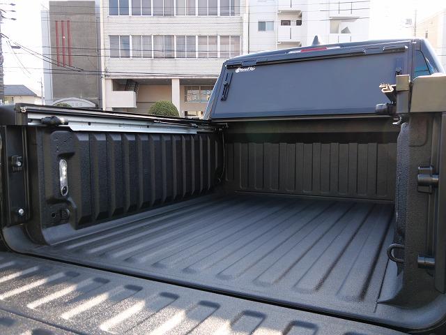 ダッジ・ラム 　リミテッド　新車並行車　２０１９年モデル　パノラマルーフ　ＲＡＭＢＯＸ　エアサス　電動ランニングボード　３６０度カメラ　Ｈａｒｍａｎ／Ｋａｄｒｏｎオーディオ　シートベンチレーション　２２ｉｎｃｈＡＷ（7枚目）