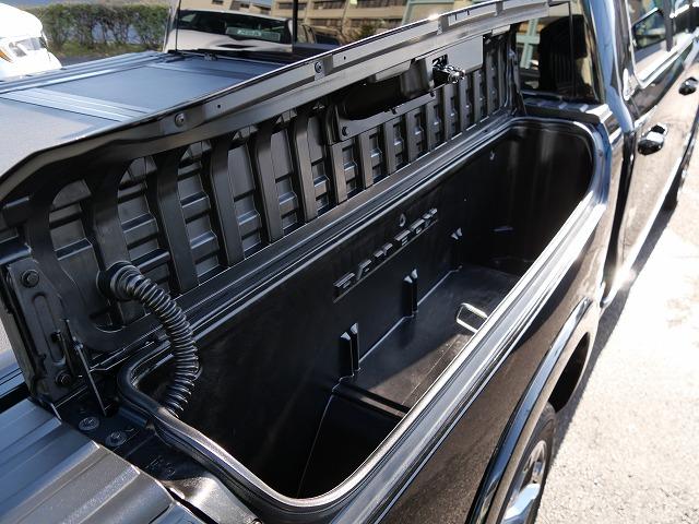 ダッジ・ラム 　リミテッド　新車並行車　２０１９年モデル　パノラマルーフ　ＲＡＭＢＯＸ　エアサス　電動ランニングボード　３６０度カメラ　Ｈａｒｍａｎ／Ｋａｄｒｏｎオーディオ　シートベンチレーション　２２ｉｎｃｈＡＷ（36枚目）