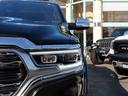 ダッジ・ラム 　リミテッド　新車並行車　２０１９年モデル　パノラマルーフ　ＲＡＭＢＯＸ　エアサス　電動ランニングボード　３６０度カメラ　Ｈａｒｍａｎ／Ｋａｄｒｏｎオーディオ　シートベンチレーション　２２ｉｎｃｈＡＷ（4枚目）
