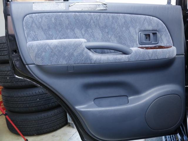ランドクルーザープラド ＴＸリミテッド　Ｒｅｎｏｃａ　Ａｍｅｒｉｃａｎ　Ｃｌａｓｓｉｃ　角目　ＤＥＡＮクロスカントリー　シートカバー　背面タイヤ　ＬＥＤランプ　フロアマット　サンルーフ　車探し　キャンプ　グレー　ＳＵＶ　８人乗り（35枚目）