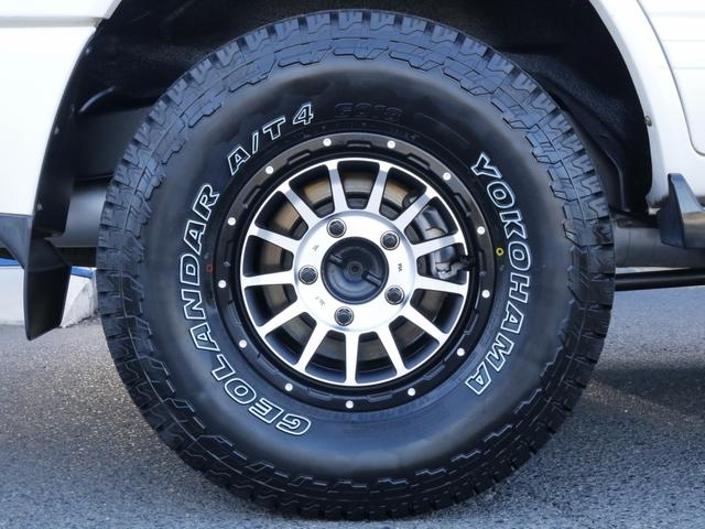 ランドクルーザー１００ ＶＸリミテッド　純正マルチレス　２インチリフトアップ　後期型５速オートマ　社外ナビ新品ＦＬＥＸオリジナル１６インチＡＷ　ジオランダーＡＴタイヤ　ルーフレール　クルコン　ＥＴＣ　タイミングベルト交換済み（21枚目）