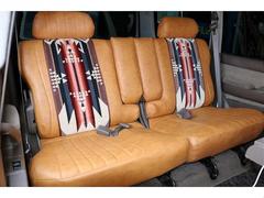 セカンドシートには、大人２人がゆったり座れるシート設計になります！長時間の移動でも快適に過ごせますよ〜！ 7