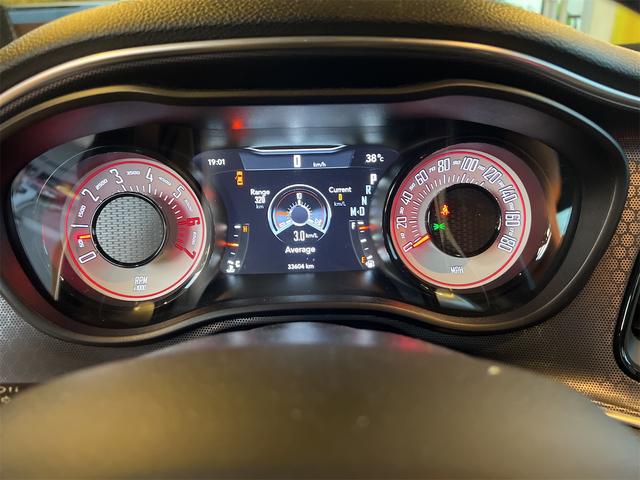 ダッジ・チャレンジャー 　Ｔ／Ａ３９２　Ｂ５ブルー　サンルーフ　ダイナミックＰＫＧ　６ポッドｂｒｅｍｂｏブレーキ　　Ｔ／Ａ専用ストライプ（42枚目）