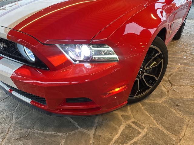 マスタング Ｖ８　ＧＴアピアランスパッケージ　センターストライプ。レッドレザーシート　後期フェイス　後期ＬＥＤテール（18枚目）