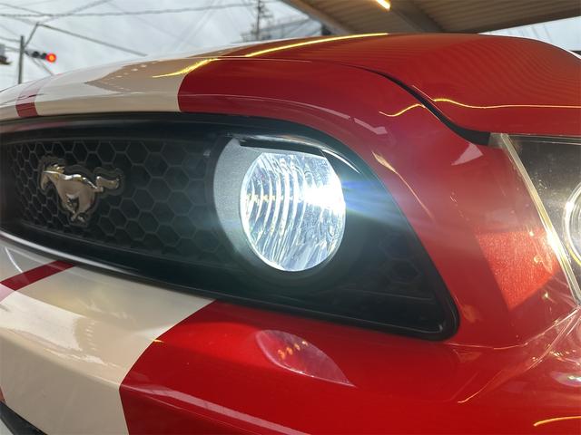 マスタング Ｖ８　ＧＴアピアランスパッケージ　センターストライプ。レッドレザーシート　後期フェイス　後期ＬＥＤテール（22枚目）