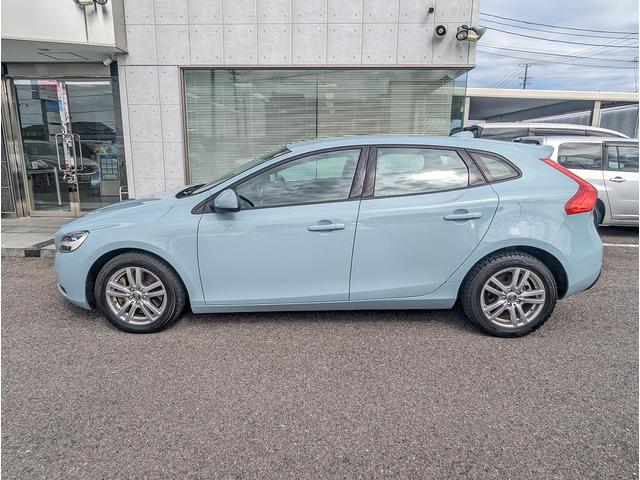 Ｖ４０ Ｄ４　モメンタム　後期モデル　２０１７年モデル　純正フルセグＴＶナビ　衝突警告　レーンキープエイド　前席シートヒーター　ＬＥＤヘッド　ＢＬＩＳ（3枚目）