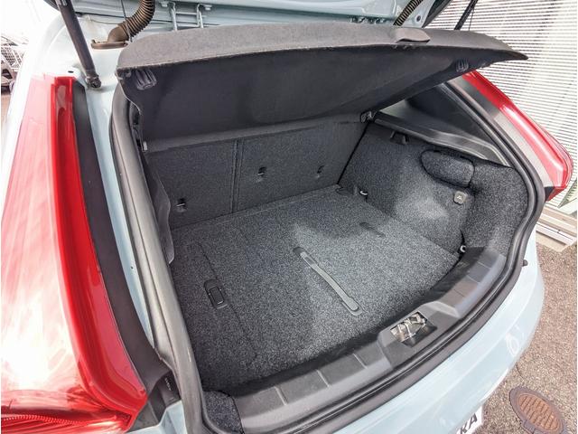 Ｖ４０ Ｄ４　モメンタム　後期モデル　２０１７年モデル　純正フルセグＴＶナビ　衝突警告　レーンキープエイド　前席シートヒーター　ＬＥＤヘッド　ＢＬＩＳ（6枚目）