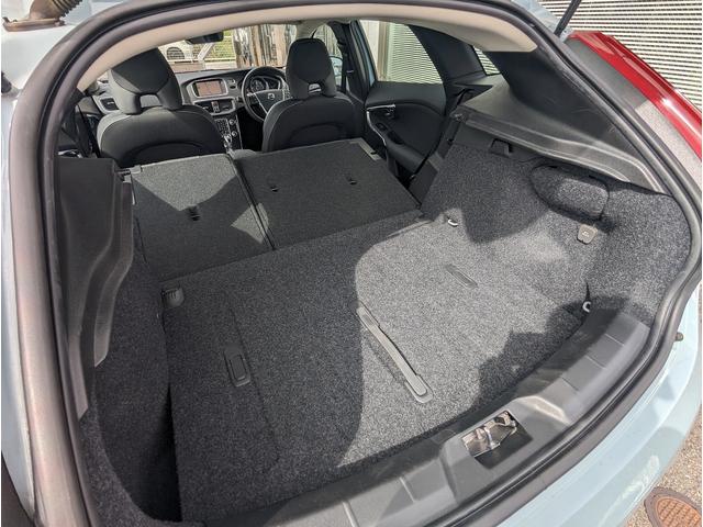 Ｖ４０ Ｄ４　モメンタム　後期モデル　２０１７年モデル　純正フルセグＴＶナビ　衝突警告　レーンキープエイド　前席シートヒーター　ＬＥＤヘッド　ＢＬＩＳ（7枚目）