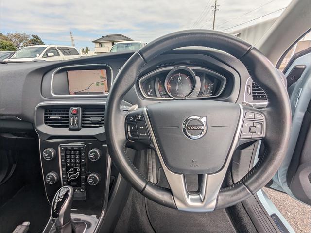 Ｖ４０ Ｄ４　モメンタム　後期モデル　２０１７年モデル　純正フルセグＴＶナビ　衝突警告　レーンキープエイド　前席シートヒーター　ＬＥＤヘッド　ＢＬＩＳ（11枚目）