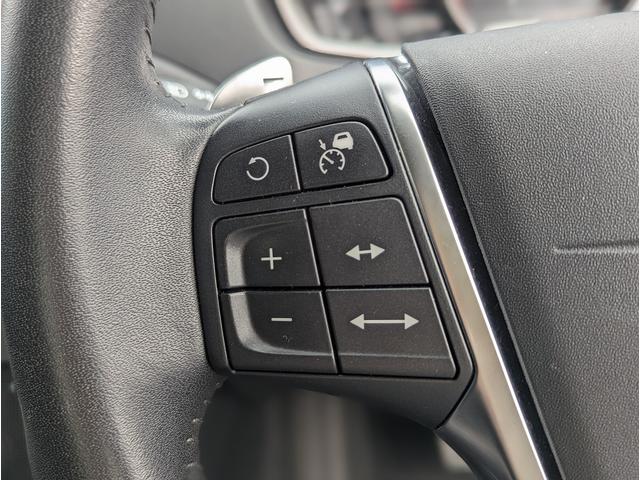 Ｖ４０ Ｄ４　モメンタム　後期モデル　２０１７年モデル　純正フルセグＴＶナビ　衝突警告　レーンキープエイド　前席シートヒーター　ＬＥＤヘッド　ＢＬＩＳ（12枚目）
