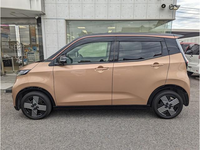 サクラ G OP寒冷地仕様 OPプレミアムインテリアパッケージ OPボディカラー OP15インチAW 360度セーフティアシスト 9インチ日産コネクトナビ フルセグTV ベージュ合皮ハーフレザーシート(3枚目)