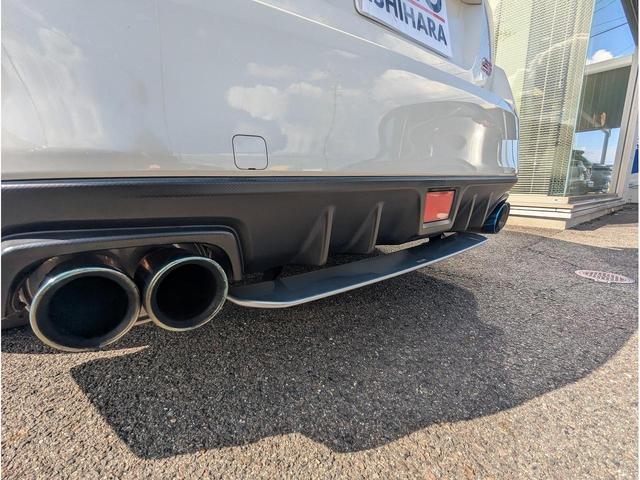 ＳＴＩロゴ入りリアエアロ＆ＴＲＵＳＴ４本出しマフラー