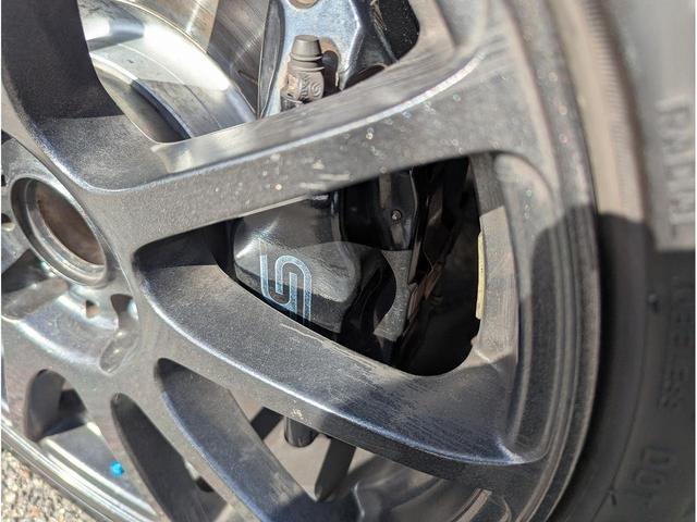 ＳＴＩロゴ入りブラックキャリパー