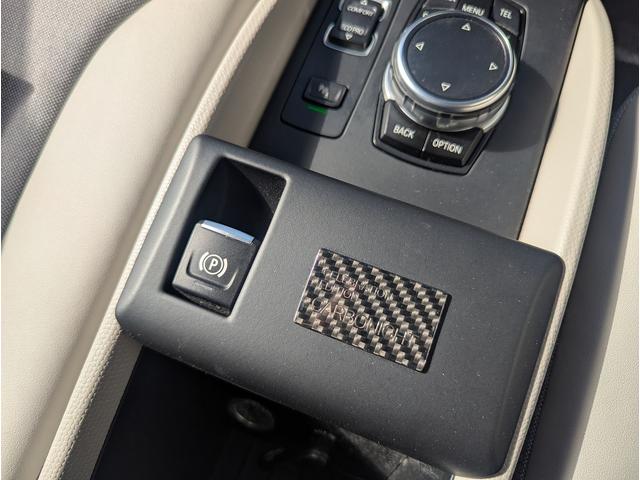 ｉ３ セレブレーションエディション　カーボナイト　４０台限定特別仕様車！　ワンオーナー車　前後ドラレコ　社外フルセグＴＶチューナー付　ハーマンカードンＨｉＦｉスピーカー　１０．２インチＨＤＤナビ　グレー合皮ハーフレザー　ドライビングアシストプラス（2枚目）