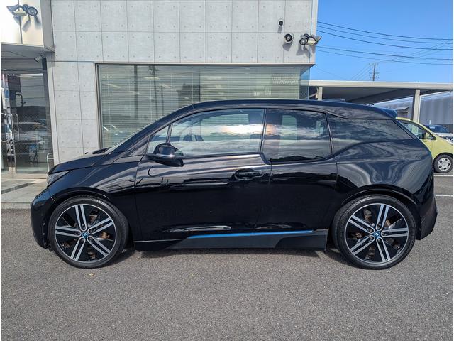 ｉ３ セレブレーションエディション　カーボナイト　４０台限定特別仕様車！　ワンオーナー車　前後ドラレコ　社外フルセグＴＶチューナー付　ハーマンカードンＨｉＦｉスピーカー　１０．２インチＨＤＤナビ　グレー合皮ハーフレザー　ドライビングアシストプラス（4枚目）