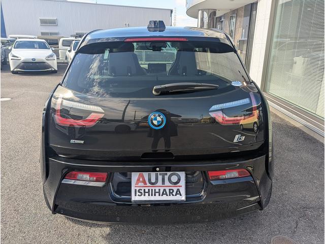 ｉ３ セレブレーションエディション　カーボナイト　４０台限定特別仕様車！　ワンオーナー車　前後ドラレコ　社外フルセグＴＶチューナー付　ハーマンカードンＨｉＦｉスピーカー　１０．２インチＨＤＤナビ　グレー合皮ハーフレザー　ドライビングアシストプラス（6枚目）