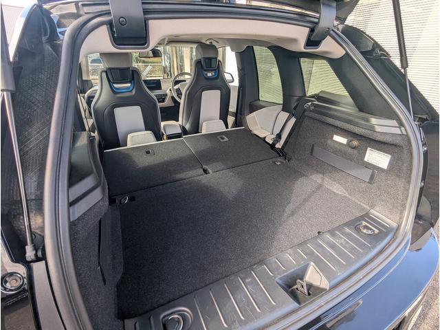 ｉ３ セレブレーションエディション　カーボナイト　４０台限定特別仕様車！　ワンオーナー車　前後ドラレコ　社外フルセグＴＶチューナー付　ハーマンカードンＨｉＦｉスピーカー　１０．２インチＨＤＤナビ　グレー合皮ハーフレザー　ドライビングアシストプラス（8枚目）