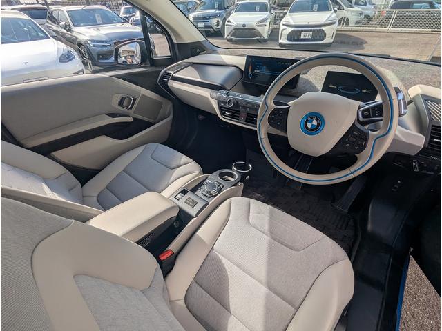 ｉ３ セレブレーションエディション　カーボナイト　４０台限定特別仕様車！　ワンオーナー車　前後ドラレコ　社外フルセグＴＶチューナー付　ハーマンカードンＨｉＦｉスピーカー　１０．２インチＨＤＤナビ　グレー合皮ハーフレザー　ドライビングアシストプラス（9枚目）