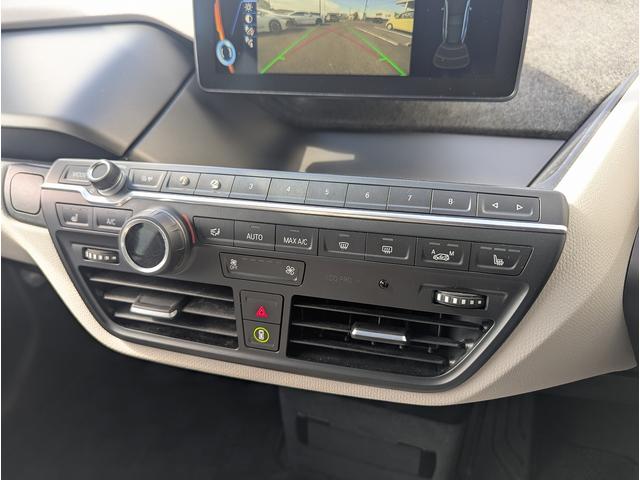 ｉ３ セレブレーションエディション　カーボナイト　４０台限定特別仕様車！　ワンオーナー車　前後ドラレコ　社外フルセグＴＶチューナー付　ハーマンカードンＨｉＦｉスピーカー　１０．２インチＨＤＤナビ　グレー合皮ハーフレザー　ドライビングアシストプラス（20枚目）