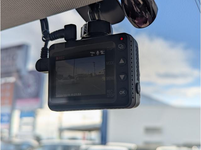 ｉ３ セレブレーションエディション　カーボナイト　４０台限定特別仕様車！　ワンオーナー車　前後ドラレコ　社外フルセグＴＶチューナー付　ハーマンカードンＨｉＦｉスピーカー　１０．２インチＨＤＤナビ　グレー合皮ハーフレザー　ドライビングアシストプラス（23枚目）