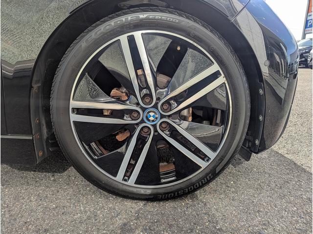 ｉ３ セレブレーションエディション　カーボナイト　４０台限定特別仕様車！　ワンオーナー車　前後ドラレコ　社外フルセグＴＶチューナー付　ハーマンカードンＨｉＦｉスピーカー　１０．２インチＨＤＤナビ　グレー合皮ハーフレザー　ドライビングアシストプラス（27枚目）