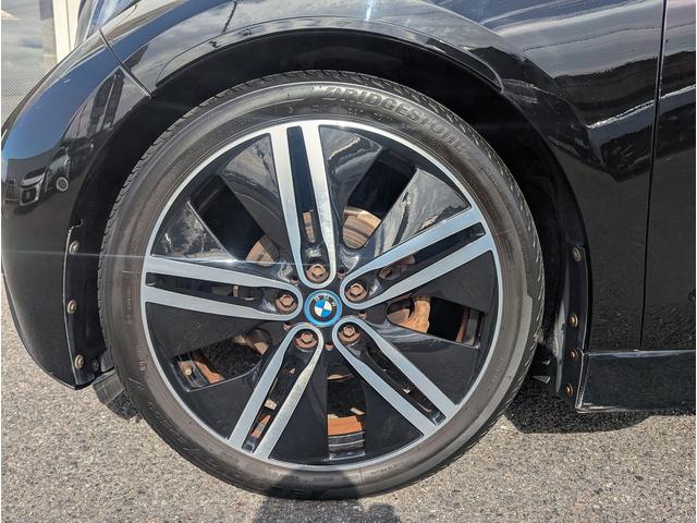 ｉ３ セレブレーションエディション　カーボナイト　４０台限定特別仕様車！　ワンオーナー車　前後ドラレコ　社外フルセグＴＶチューナー付　ハーマンカードンＨｉＦｉスピーカー　１０．２インチＨＤＤナビ　グレー合皮ハーフレザー　ドライビングアシストプラス（29枚目）