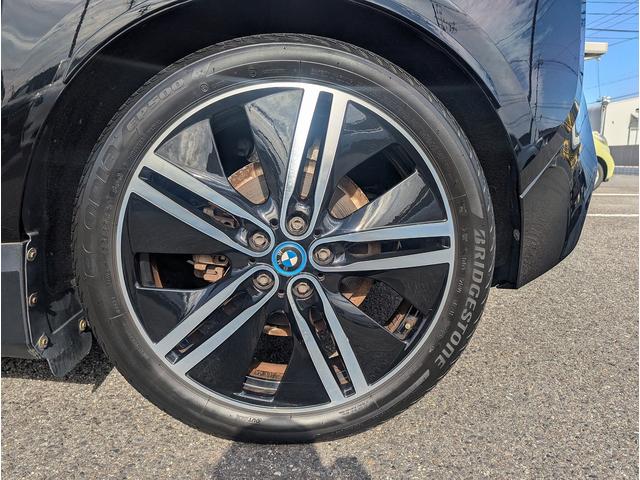 ｉ３ セレブレーションエディション　カーボナイト　４０台限定特別仕様車！　ワンオーナー車　前後ドラレコ　社外フルセグＴＶチューナー付　ハーマンカードンＨｉＦｉスピーカー　１０．２インチＨＤＤナビ　グレー合皮ハーフレザー　ドライビングアシストプラス（30枚目）