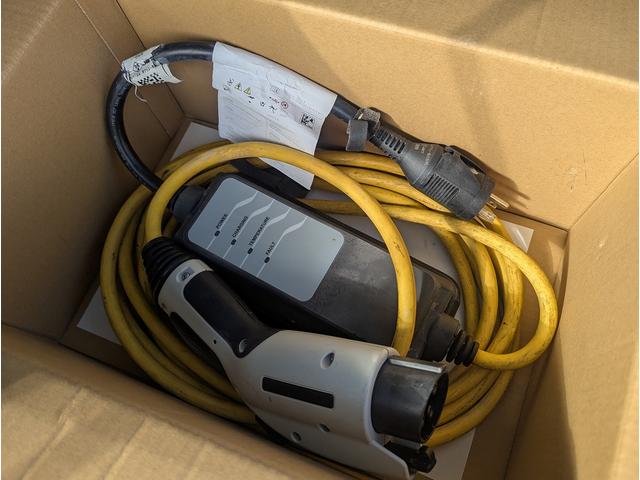 ｉ３ セレブレーションエディション　カーボナイト　４０台限定特別仕様車！　ワンオーナー車　前後ドラレコ　社外フルセグＴＶチューナー付　ハーマンカードンＨｉＦｉスピーカー　１０．２インチＨＤＤナビ　グレー合皮ハーフレザー　ドライビングアシストプラス（33枚目）