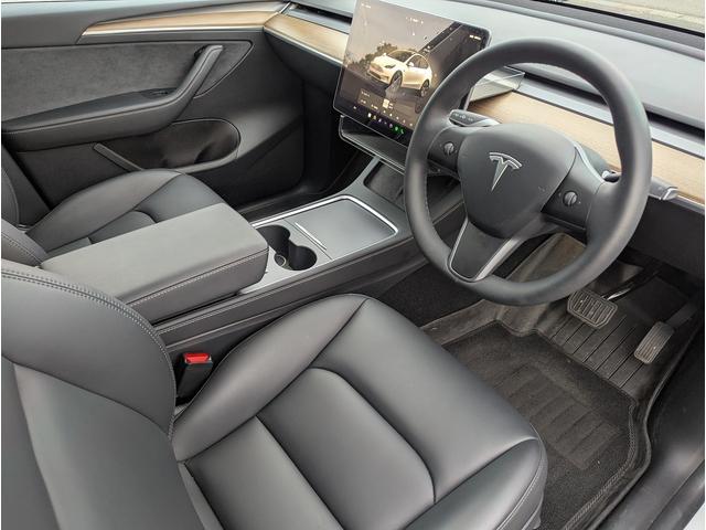 モデルＹ ＲＷＤ　Ｒｙｚｅｎ搭載　２０２４年モデル　メーカー保証継承・令和１０年９月迄　走行距離６０００ｋｍ　オートパイロット　パノラマガラスルーフ　自動緊急ブレーキ　ブラックレザー＆シートヒーター　※レンタルアップ（9枚目）