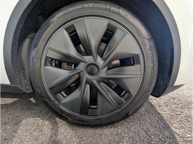 モデルＹ ＲＷＤ　Ｒｙｚｅｎ搭載　２０２４年モデル　メーカー保証継承・令和１０年９月迄　走行距離６０００ｋｍ　オートパイロット　パノラマガラスルーフ　自動緊急ブレーキ　ブラックレザー＆シートヒーター　※レンタルアップ（27枚目）