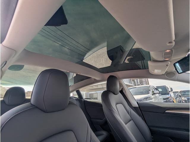 モデル3 ロングレンジ AWD デュアルモーター ワンオーナー車 2021年モデル パノラマガラスルーフ ヨークステアリング 社外デジタルインナーミラー BOXIV無線充電ホルダー ユピテルレーダー オートパイロット(21枚目)