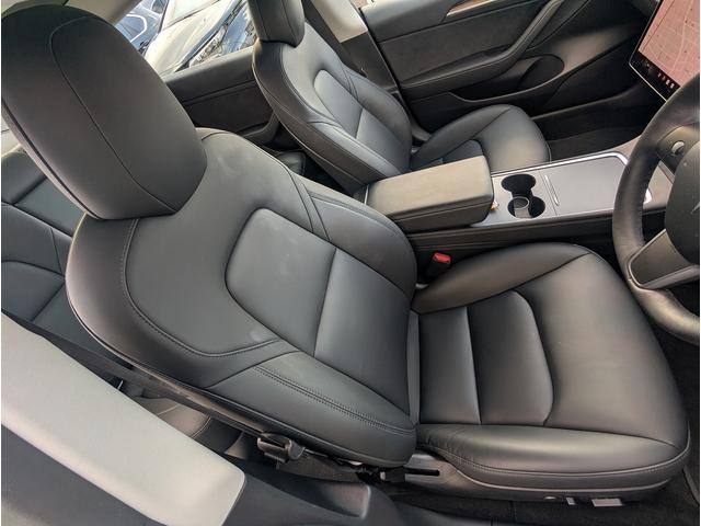 ブラックレザー運転席状態・寒い季節も嬉しいシートヒーター付き