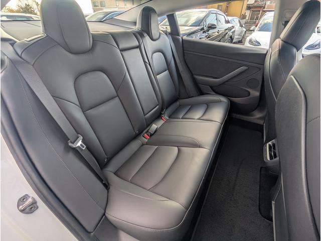 ５人乗り車両です。後部座席も広々とお乗りいただけます