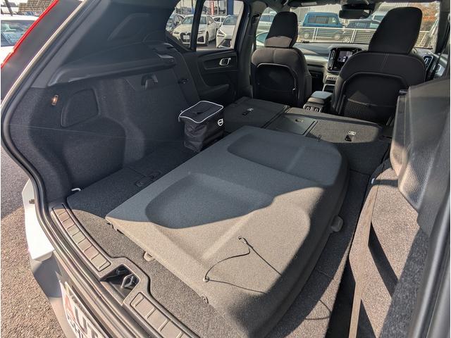 ＸＣ４０ Ｂ４　モメンタム　保証１年付　ワンオーナー車　２０２１年モデル　ＯＰハンズフリーパワーバックドア　フルセグＴＶ　インテリセーフ　アクティブベンディングＬＥＤヘッド　純正ＨＤＤナビゲーション　３６０度カメラ＆前後ソナー（8枚目）